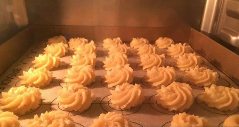auxiliary heating IR emitter for restaurant oven